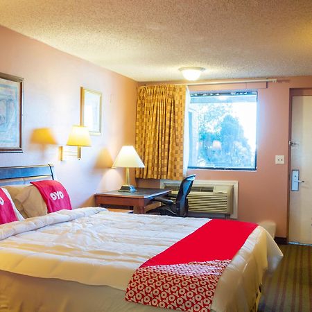 Oyo Hotel Edison Nj Route 1 外观 照片