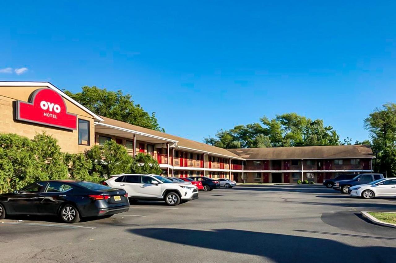 Oyo Hotel Edison Nj Route 1 外观 照片