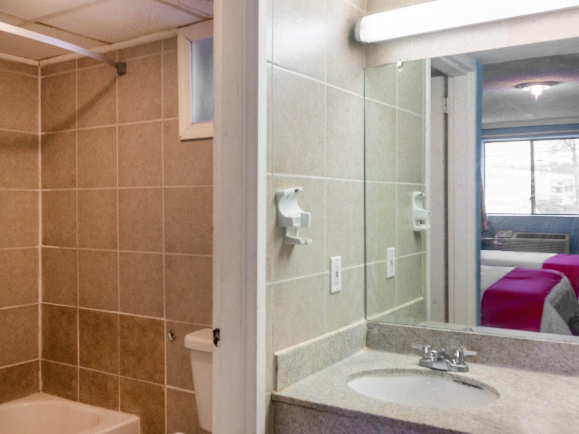 Oyo Hotel Edison Nj Route 1 外观 照片