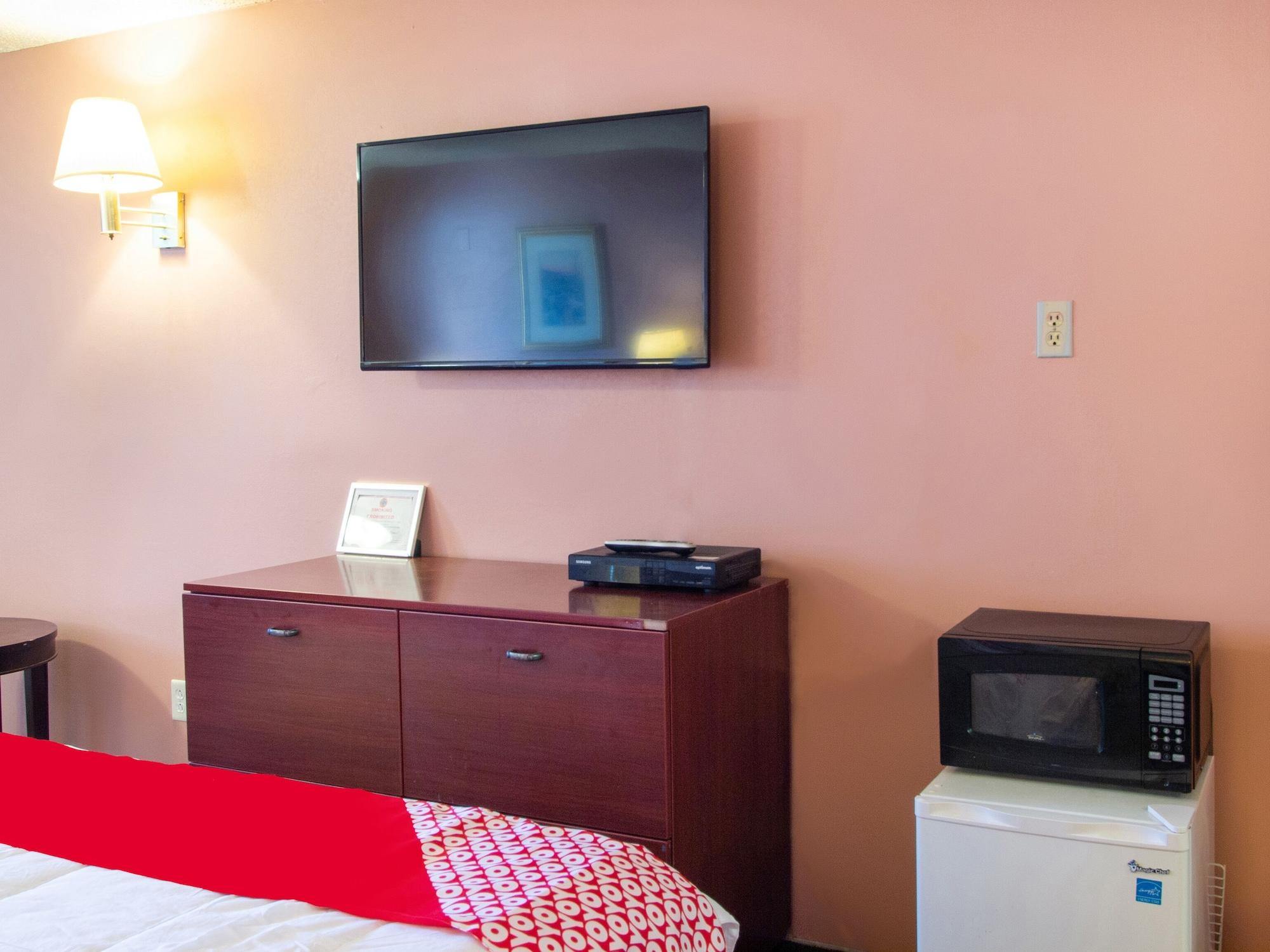 Oyo Hotel Edison Nj Route 1 外观 照片