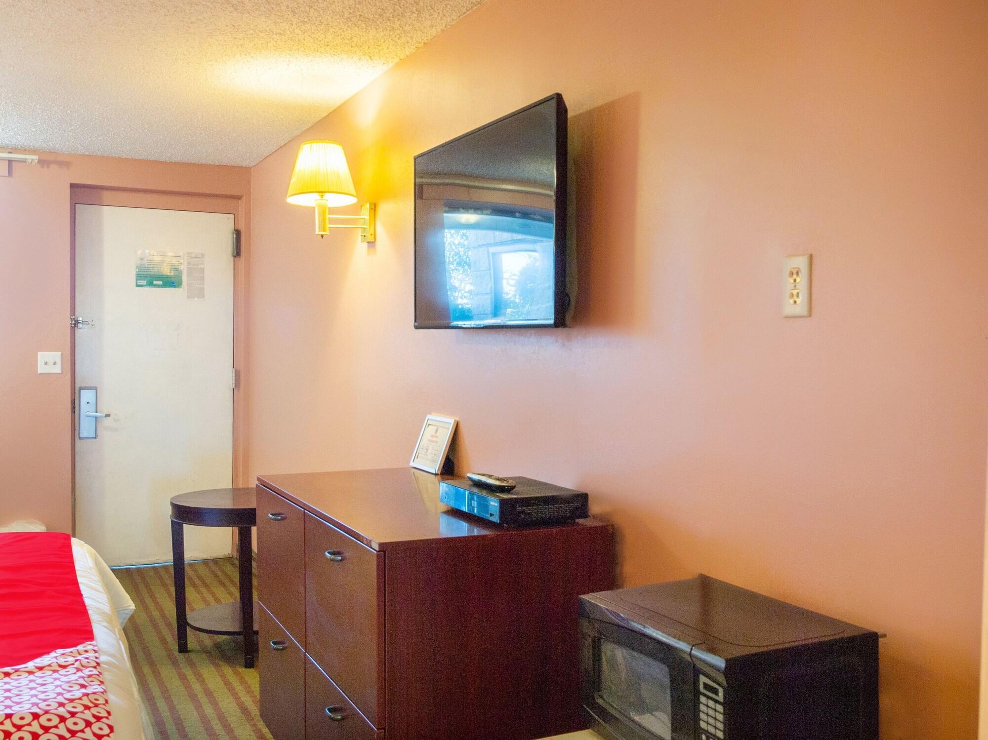 Oyo Hotel Edison Nj Route 1 外观 照片
